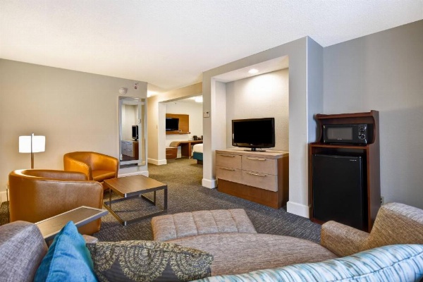 Courtyard by Marriott Cape Cod Hyannis image 12